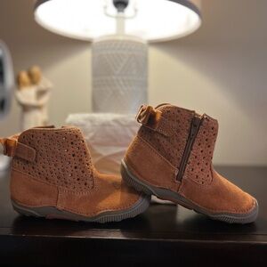 Stride Rite Girls Tan Suede Star-Perforated Ankle Boots